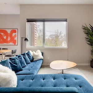 Retro Modern 2-bedroom With 90 Walkscore Apartment Portland